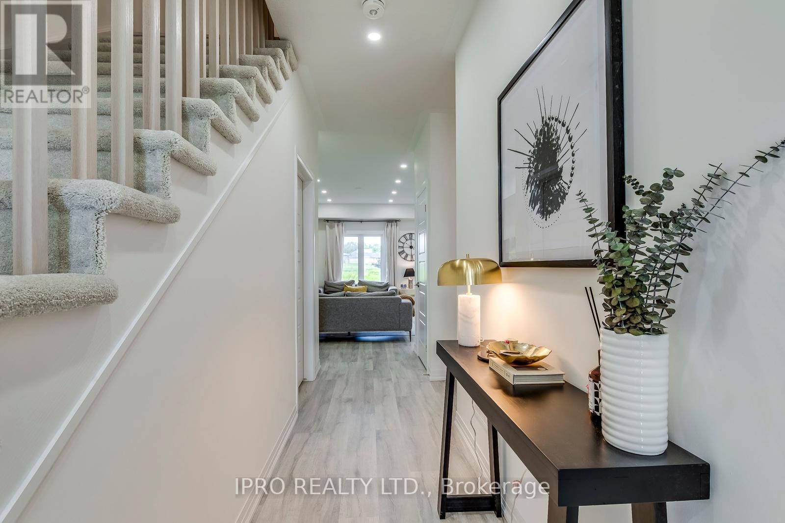 












43 GEORGE BRIER DRIVE W

,
Brant (Paris),




Ontario
N3L0L8


