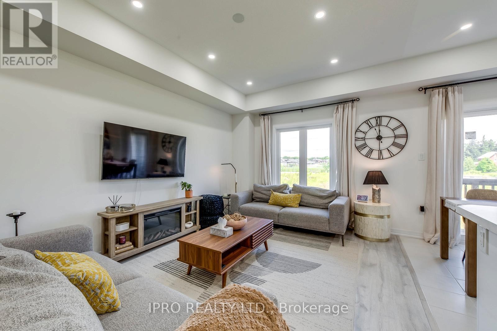 












43 GEORGE BRIER DRIVE W

,
Brant (Paris),




Ontario
N3L0L8


