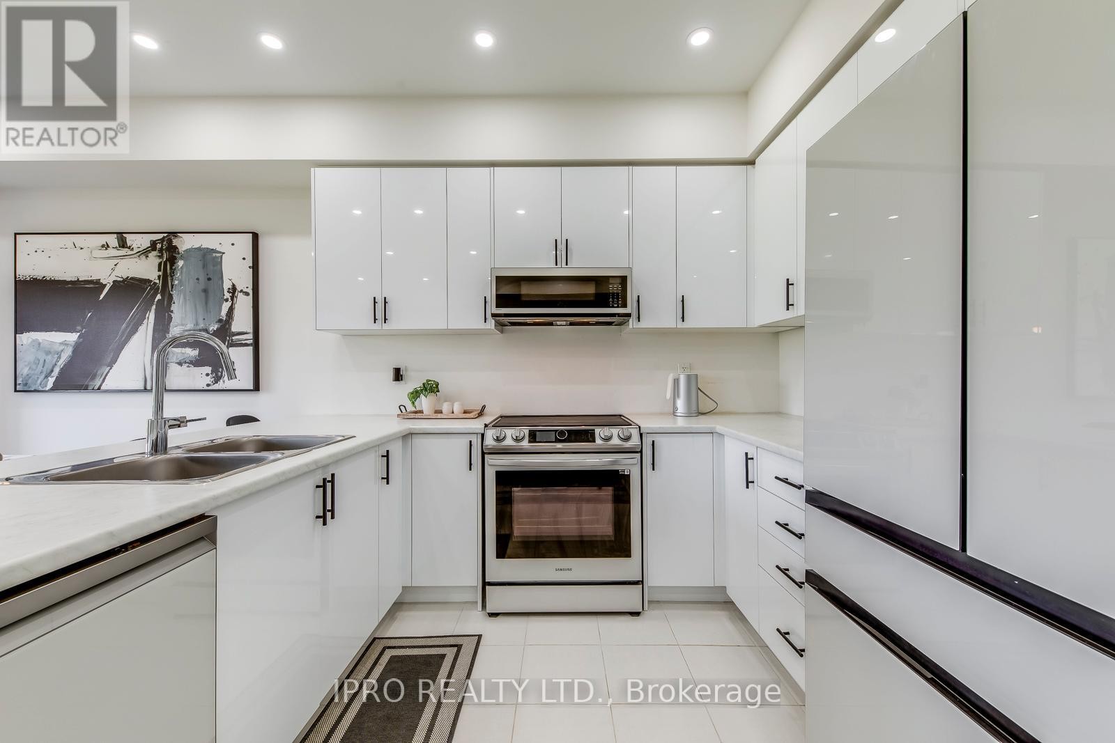 












43 GEORGE BRIER DRIVE W

,
Brant (Paris),




Ontario
N3L0L8

