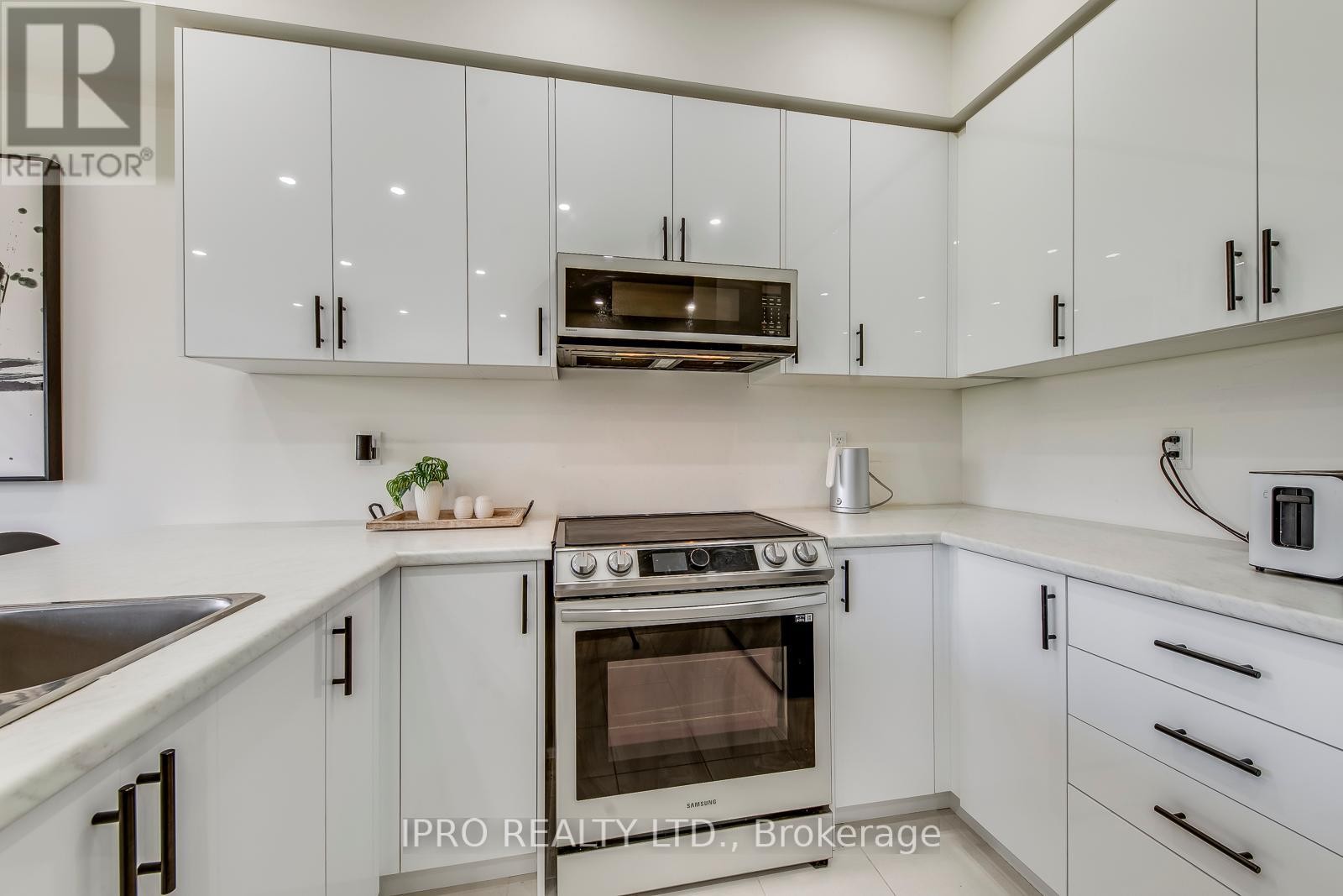 












43 GEORGE BRIER DRIVE W

,
Brant (Paris),




Ontario
N3L0L8

