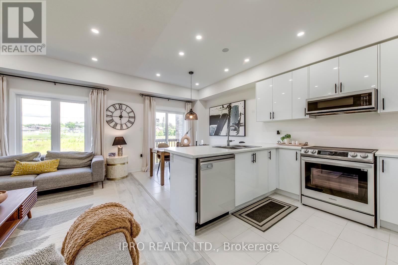 












43 GEORGE BRIER DRIVE W

,
Brant (Paris),




Ontario
N3L0L8

