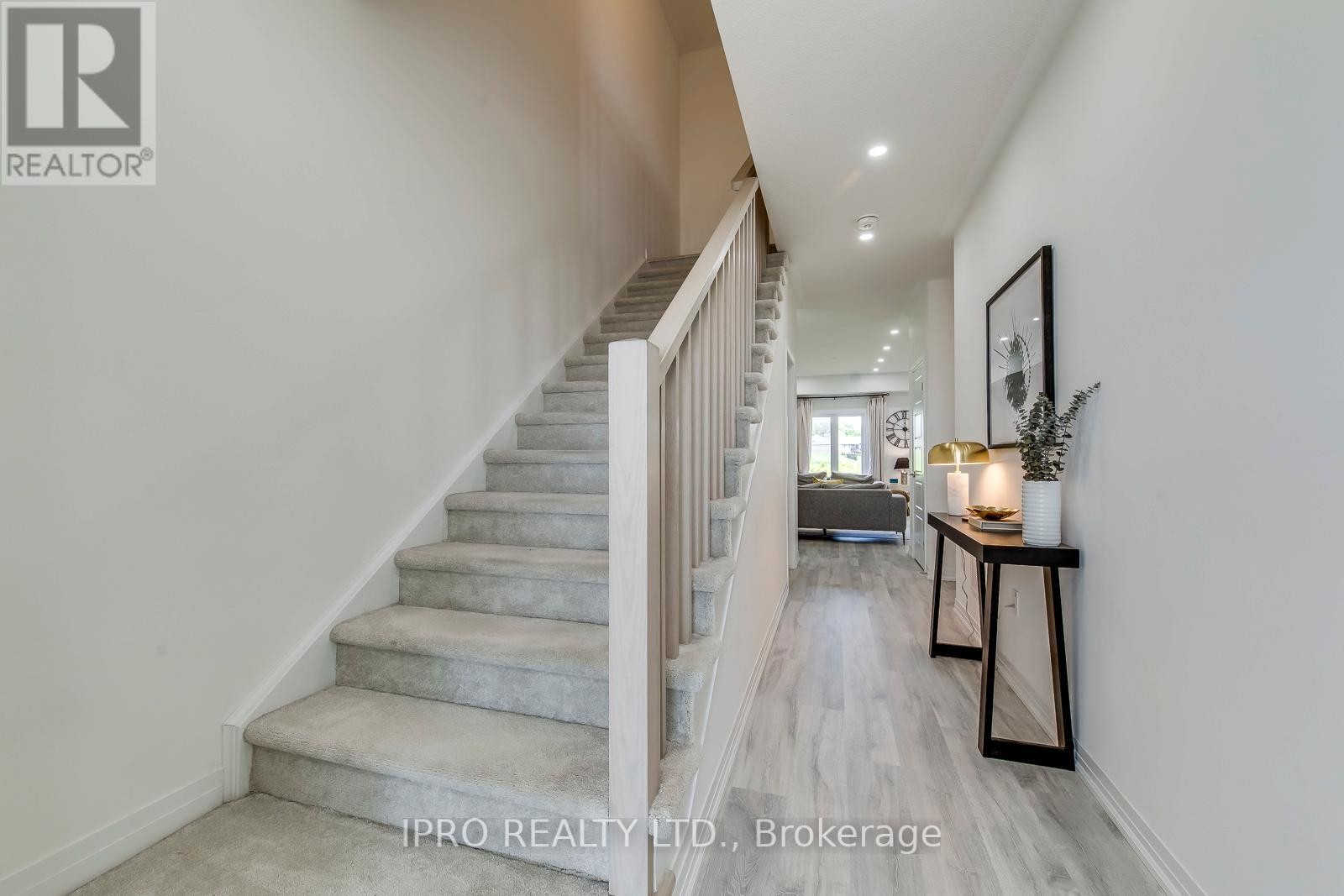 












43 GEORGE BRIER DRIVE W

,
Brant (Paris),




Ontario
N3L0L8

