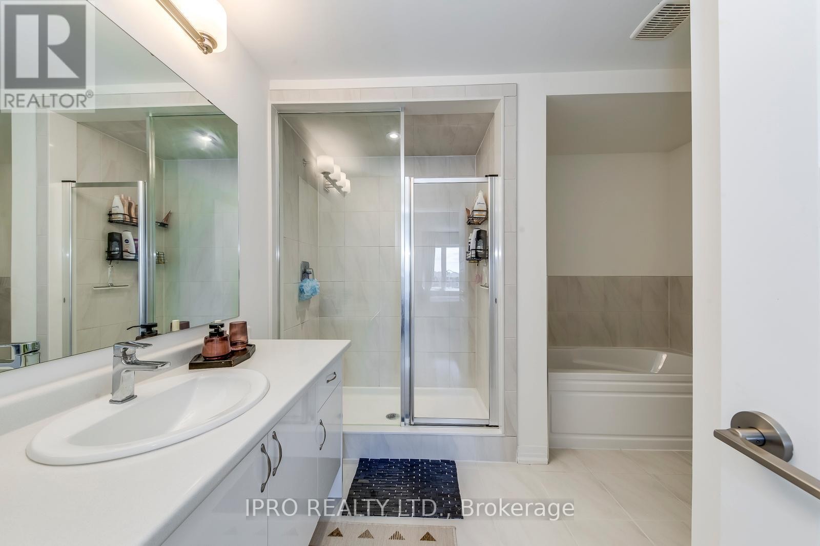 












43 GEORGE BRIER DRIVE W

,
Brant (Paris),




Ontario
N3L0L8

