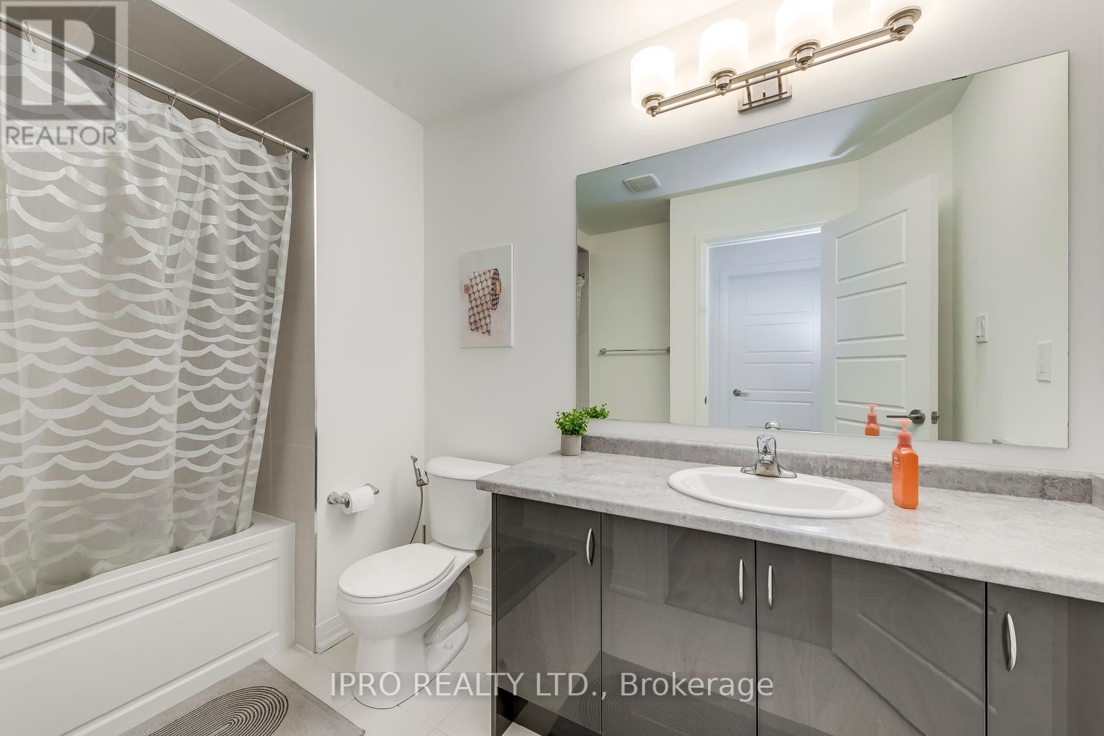 












43 GEORGE BRIER DRIVE W

,
Brant (Paris),




Ontario
N3L0L8

