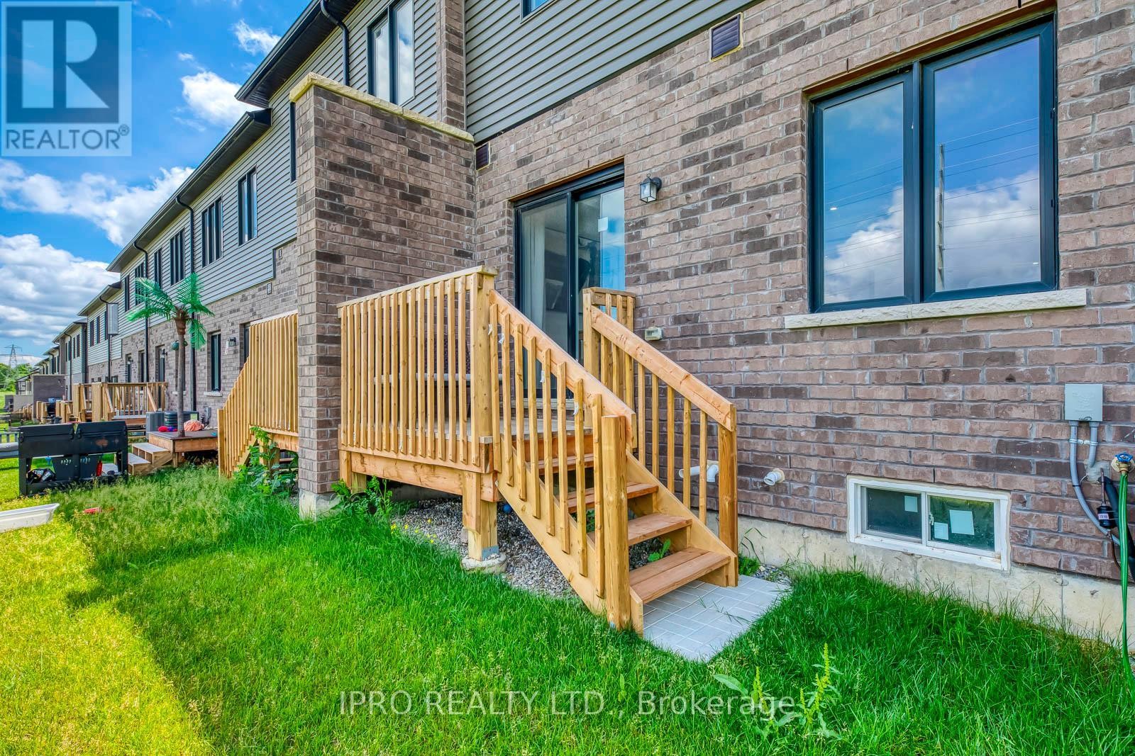 












43 GEORGE BRIER DRIVE W

,
Brant (Paris),




Ontario
N3L0L8

