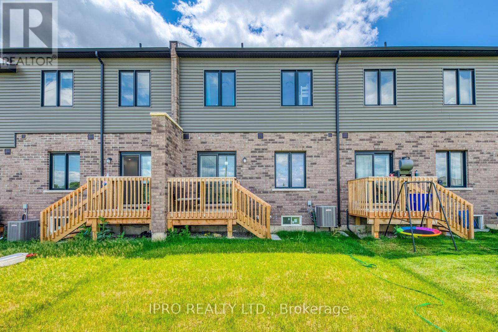 












43 GEORGE BRIER DRIVE W

,
Brant (Paris),




Ontario
N3L0L8


