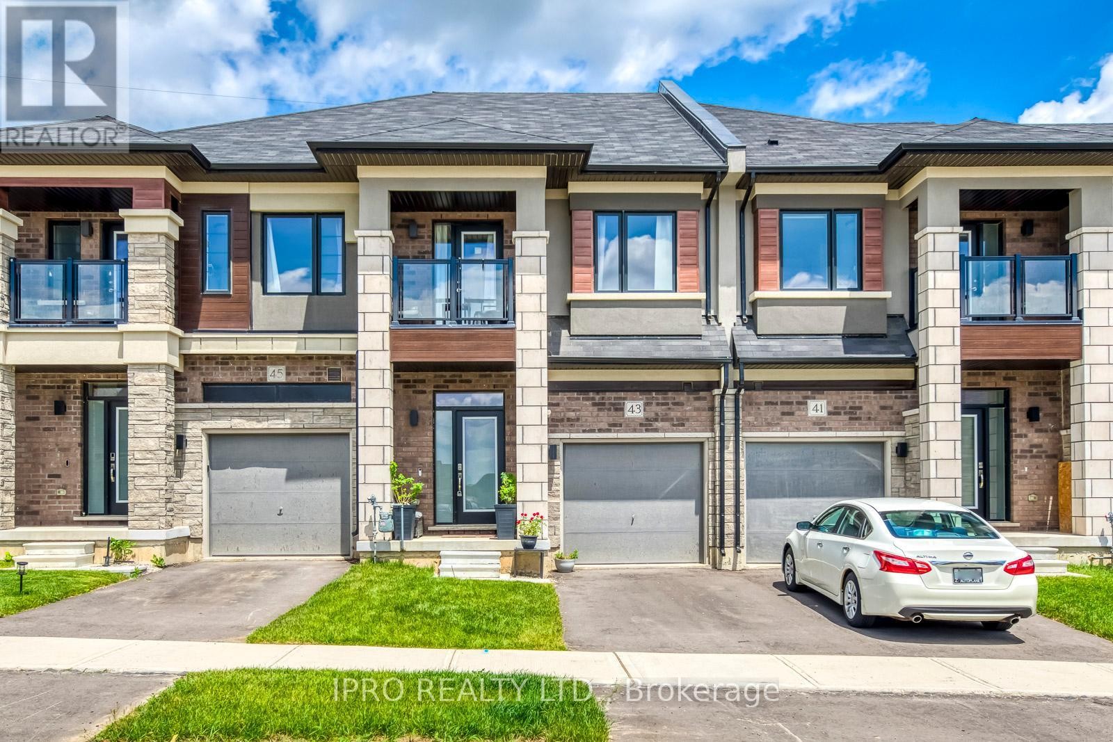 












43 GEORGE BRIER DRIVE W

,
Brant (Paris),




Ontario
N3L0L8

