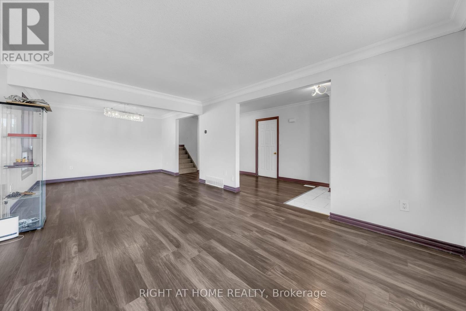 












7651 SWAN STREET

,
Niagara Falls (Ascot),




Ontario
L2H2R1

