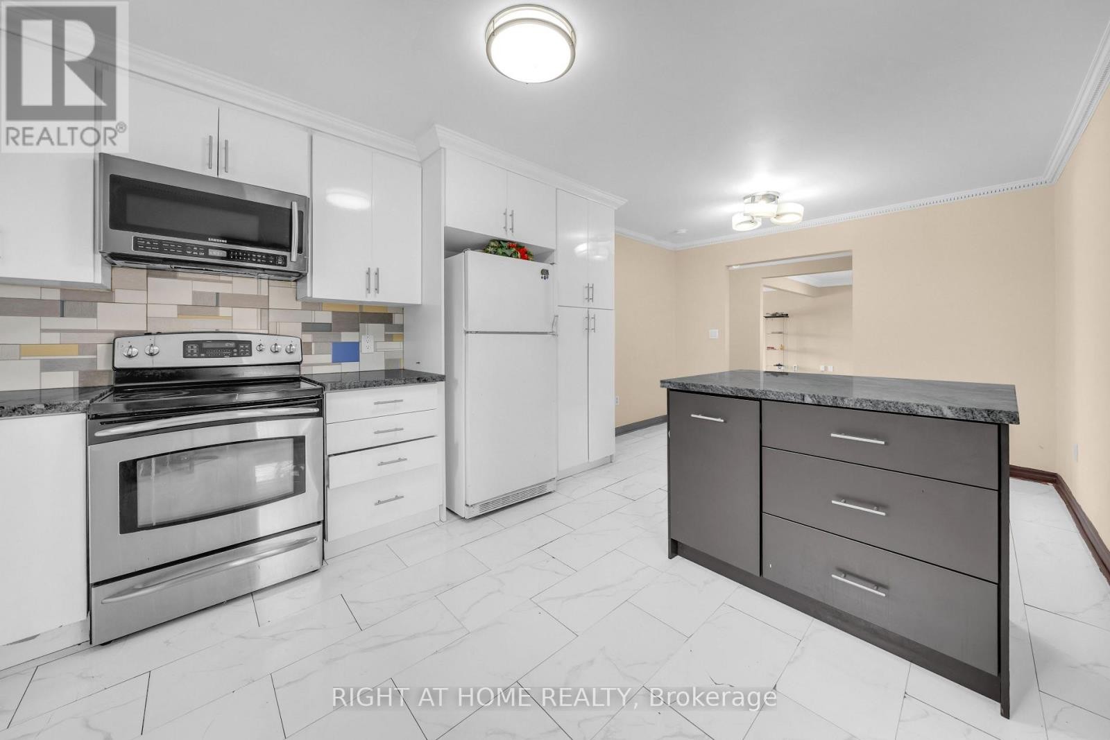 












7651 SWAN STREET

,
Niagara Falls (Ascot),




Ontario
L2H2R1

