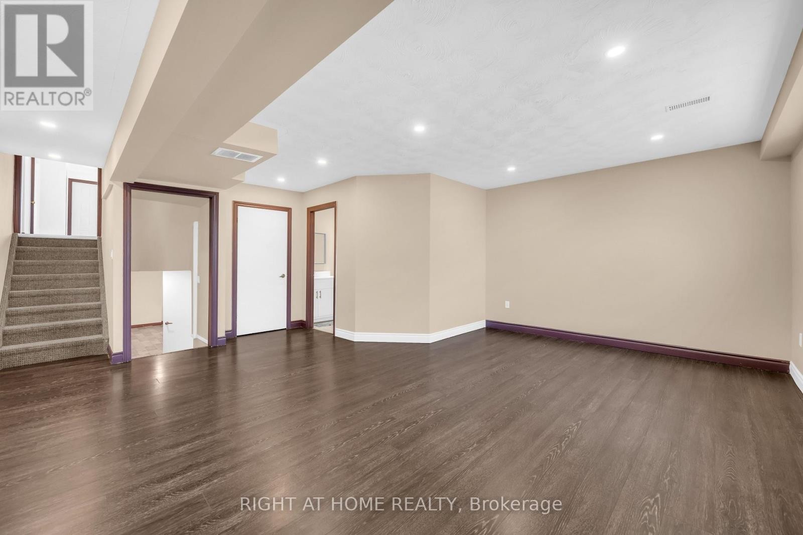 












7651 SWAN STREET

,
Niagara Falls (Ascot),




Ontario
L2H2R1

