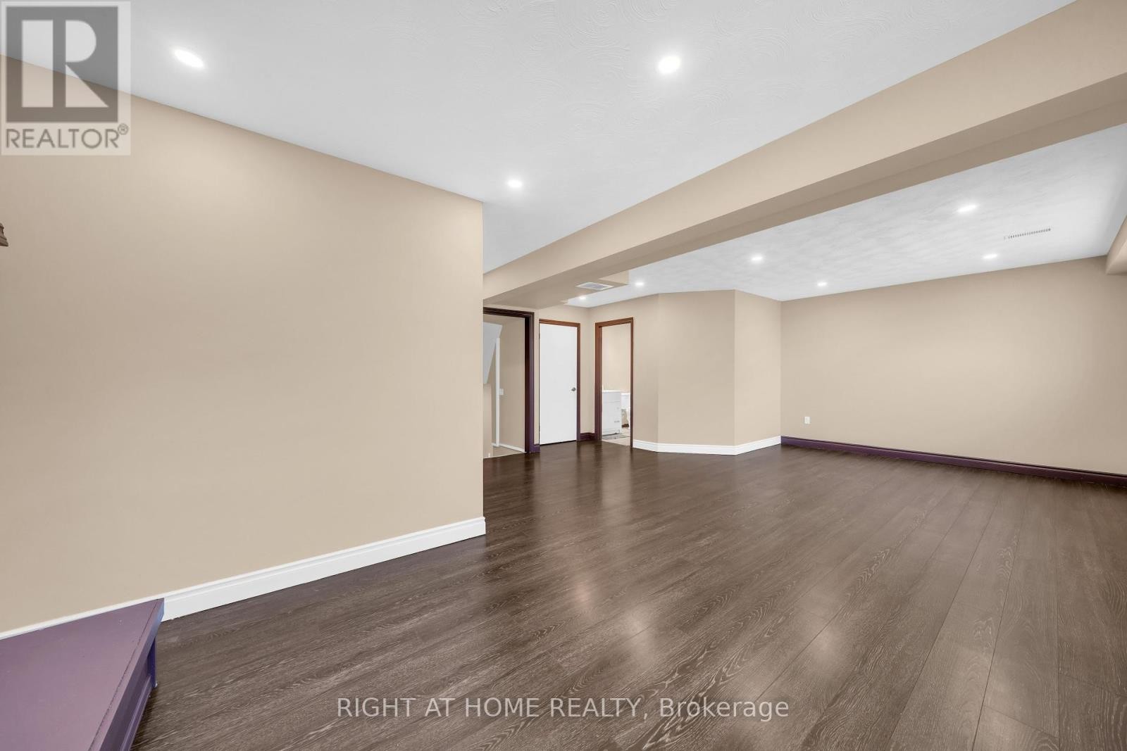 












7651 SWAN STREET

,
Niagara Falls (Ascot),




Ontario
L2H2R1

