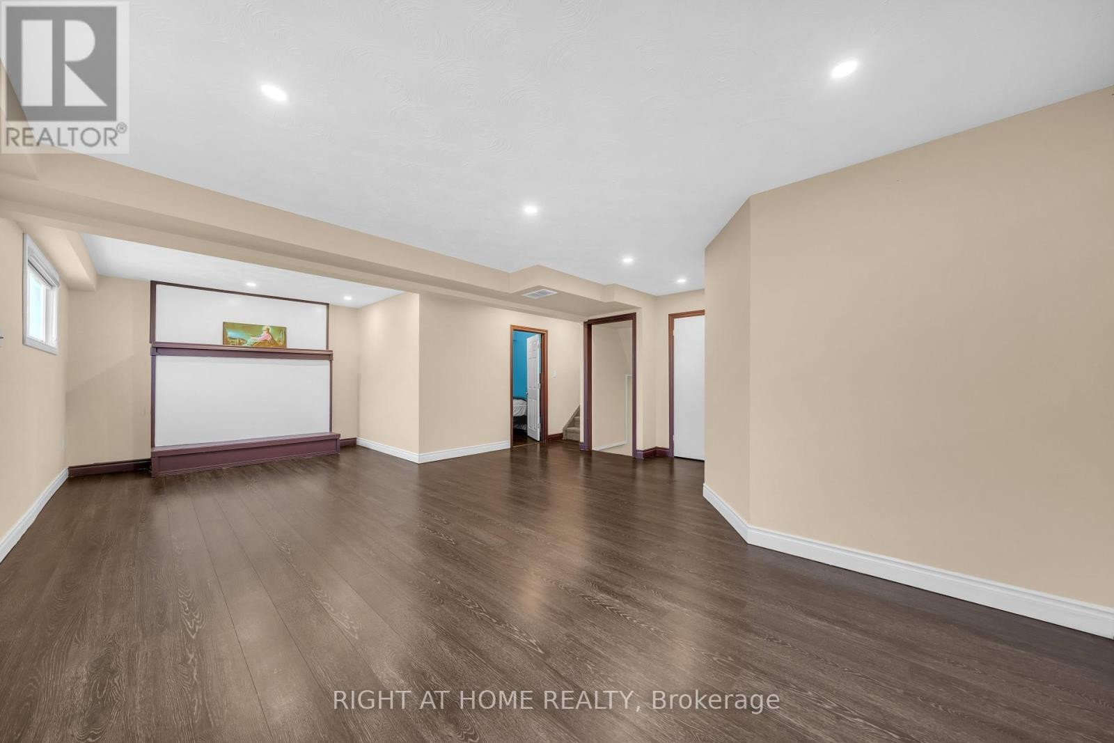 












7651 SWAN STREET

,
Niagara Falls (Ascot),




Ontario
L2H2R1

