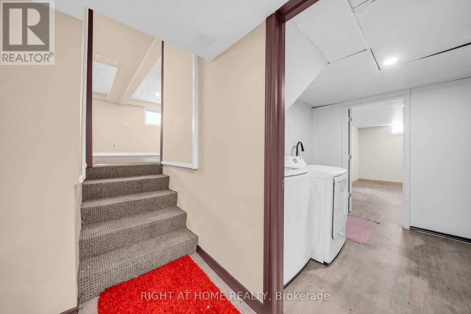 












7651 SWAN STREET

,
Niagara Falls (Ascot),




Ontario
L2H2R1

