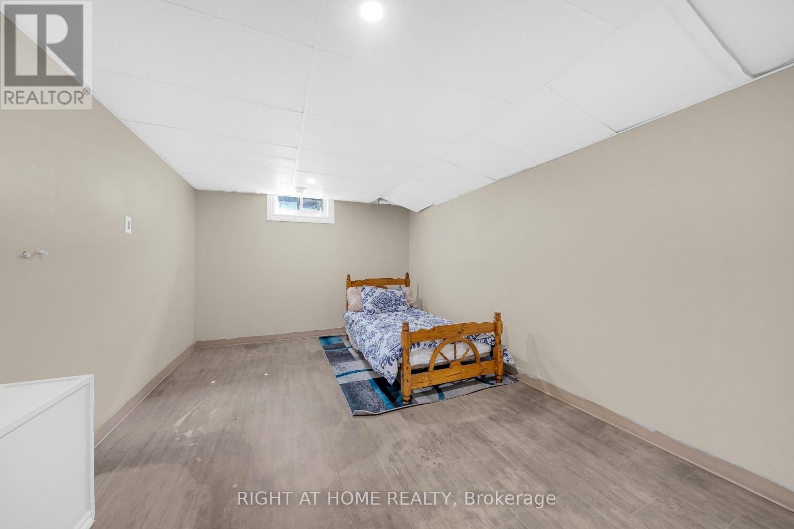 












7651 SWAN STREET

,
Niagara Falls (Ascot),




Ontario
L2H2R1

