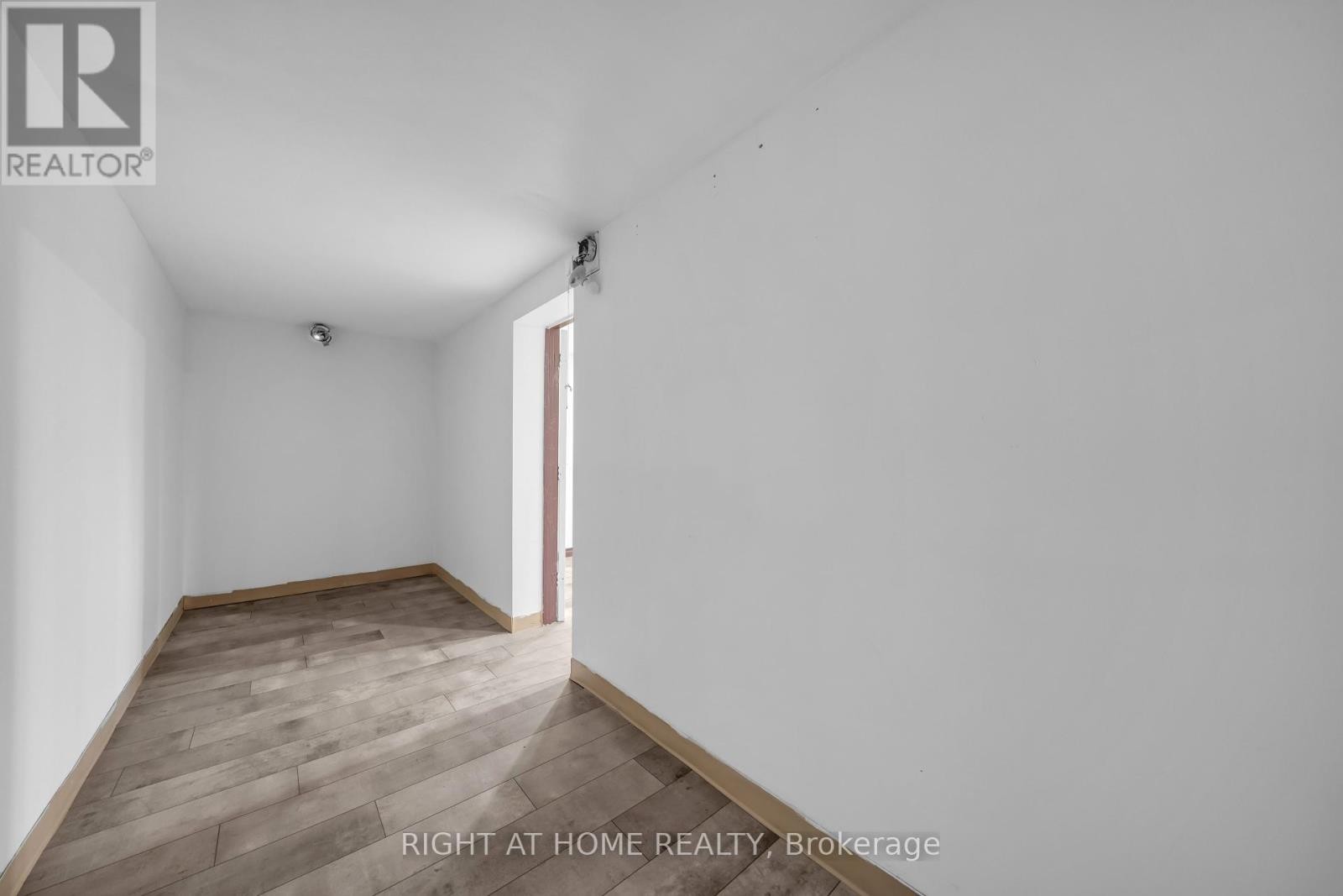 












7651 SWAN STREET

,
Niagara Falls (Ascot),




Ontario
L2H2R1


