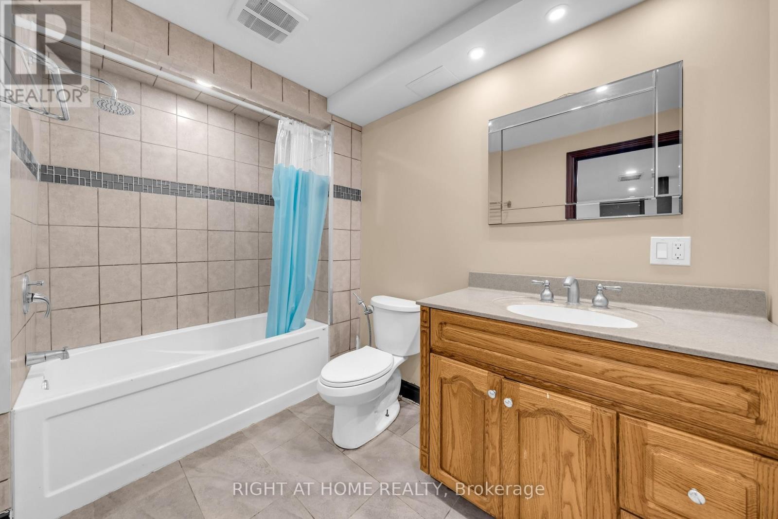 












7651 SWAN STREET

,
Niagara Falls (Ascot),




Ontario
L2H2R1

