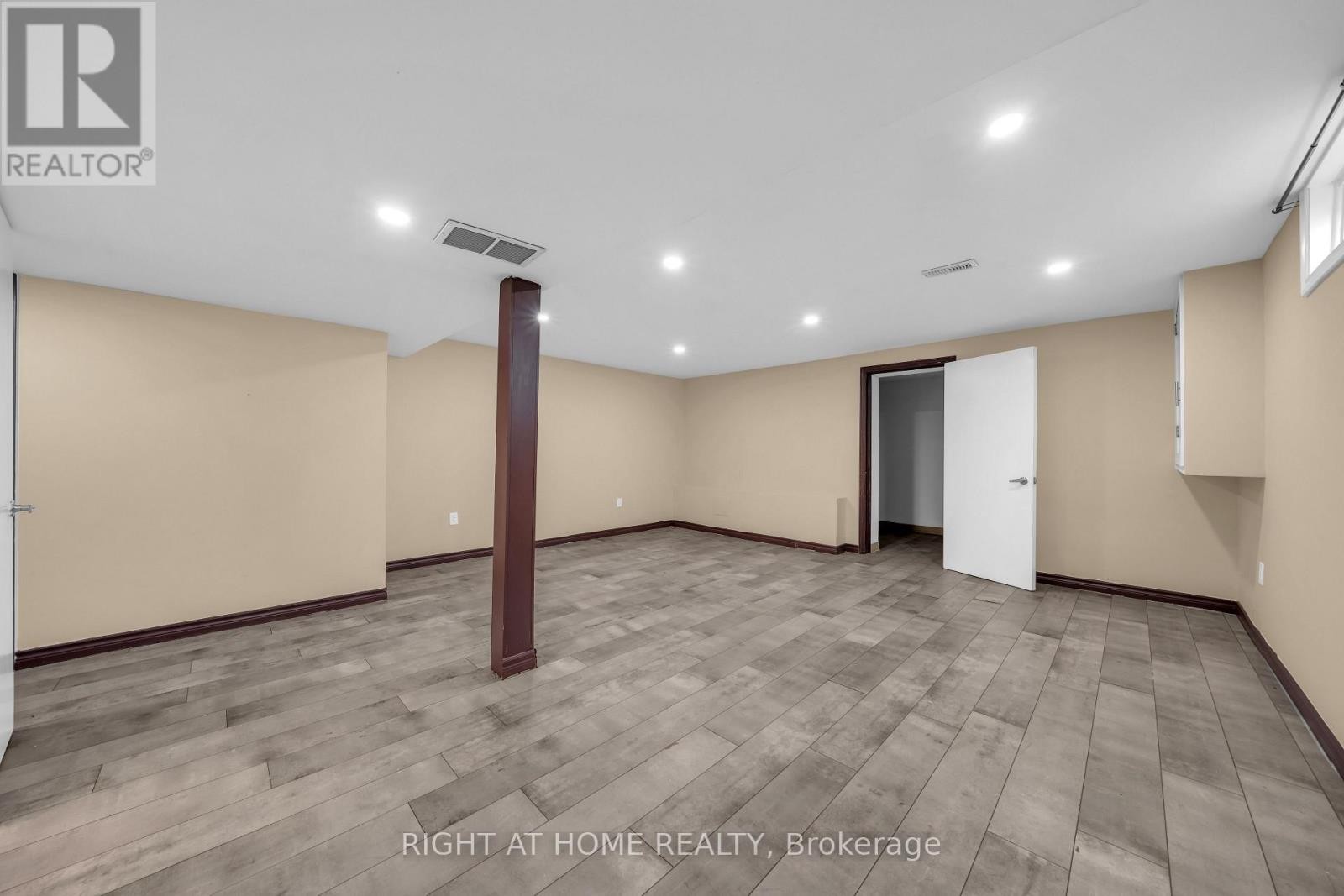 












7651 SWAN STREET

,
Niagara Falls (Ascot),




Ontario
L2H2R1

