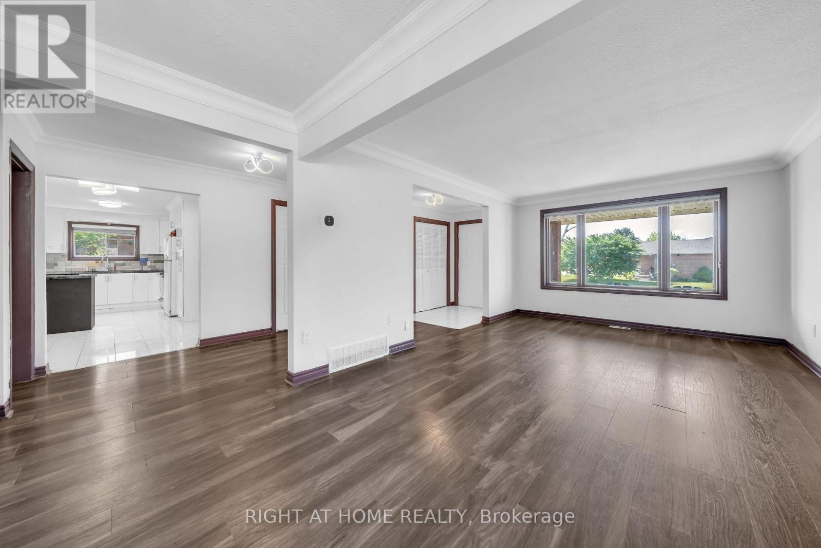 












7651 SWAN STREET

,
Niagara Falls (Ascot),




Ontario
L2H2R1

