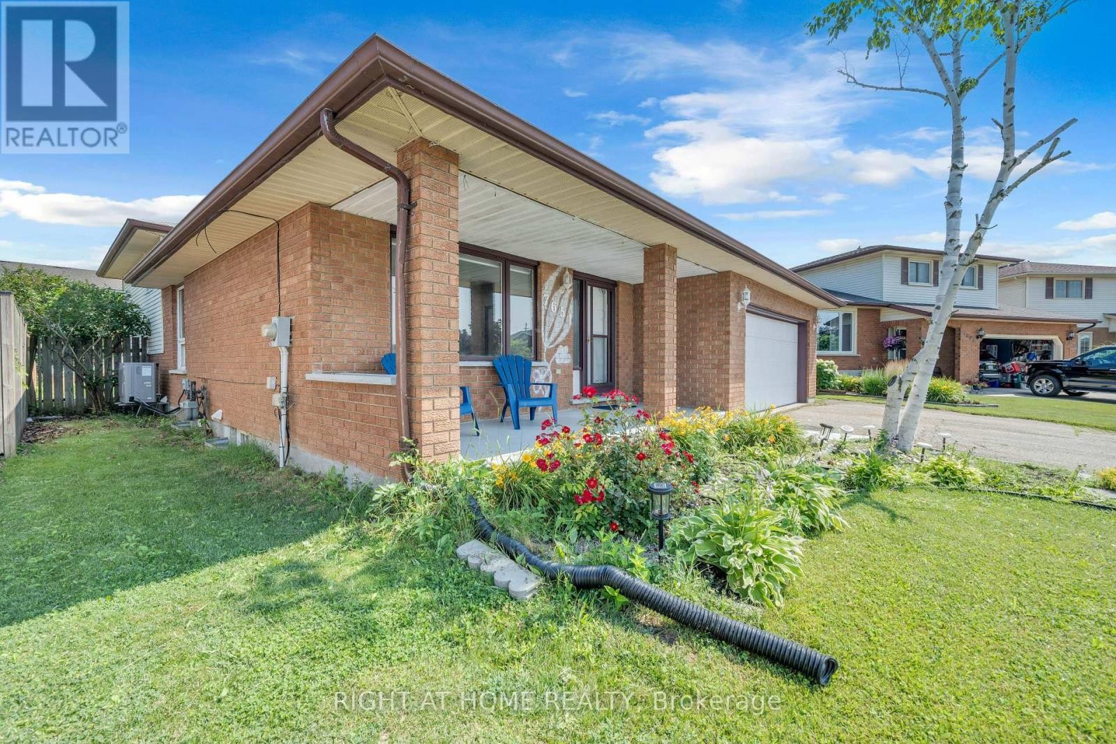












7651 SWAN STREET

,
Niagara Falls (Ascot),




Ontario
L2H2R1

