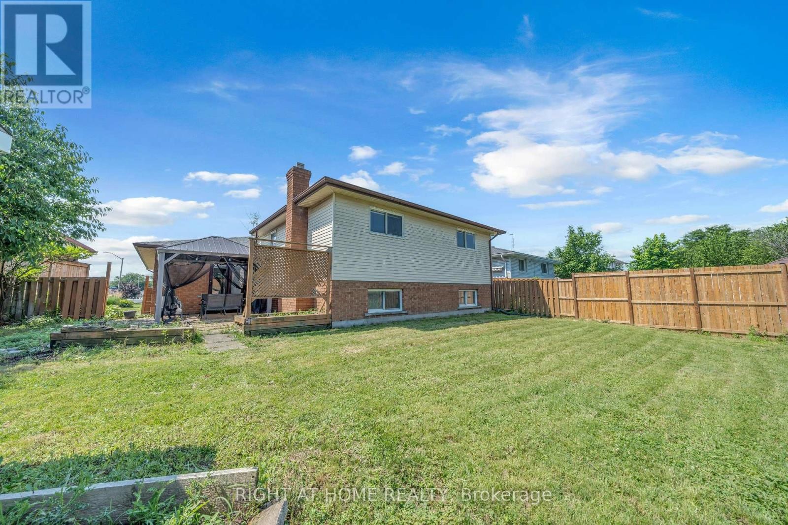 












7651 SWAN STREET

,
Niagara Falls (Ascot),




Ontario
L2H2R1

