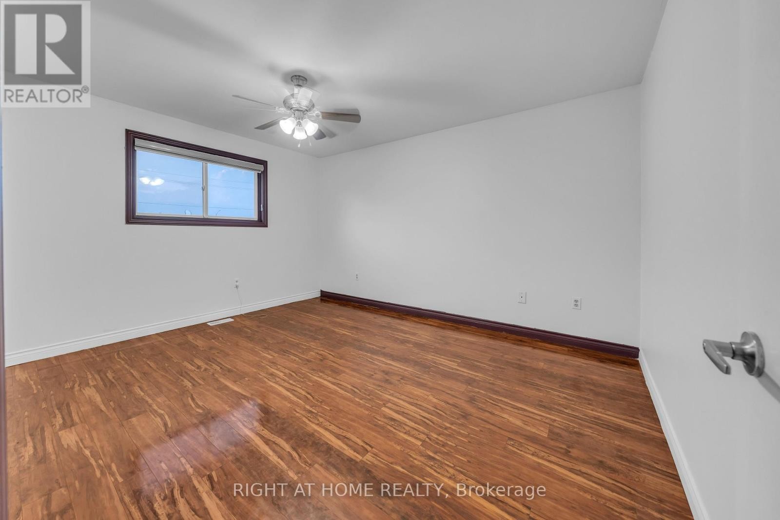 












7651 SWAN STREET

,
Niagara Falls (Ascot),




Ontario
L2H2R1

