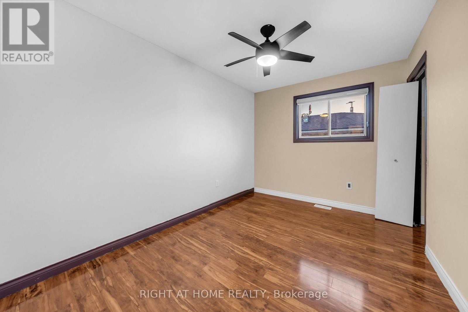 












7651 SWAN STREET

,
Niagara Falls (Ascot),




Ontario
L2H2R1

