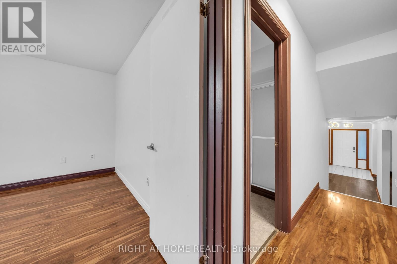 












7651 SWAN STREET

,
Niagara Falls (Ascot),




Ontario
L2H2R1

