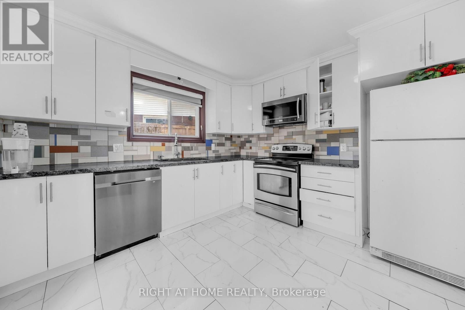 












7651 SWAN STREET

,
Niagara Falls (Ascot),




Ontario
L2H2R1

