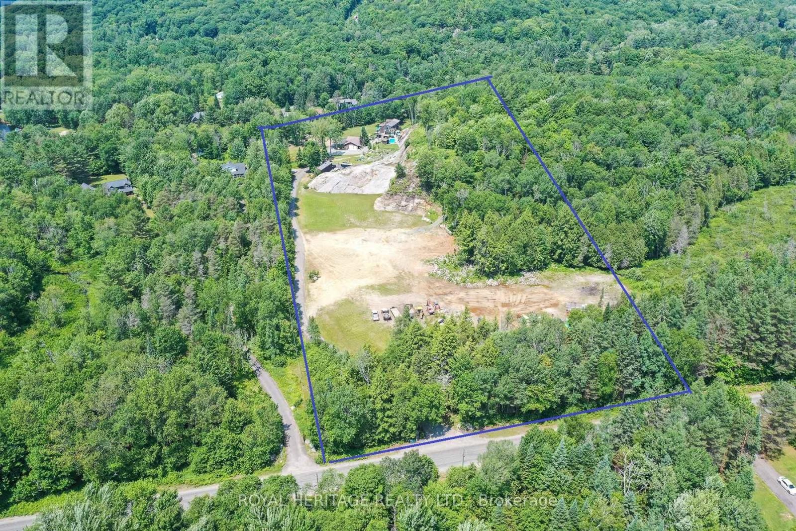 












120 HUTCHESON BEACH ROAD

,
Huntsville (Chaffey),




Ontario
P1H1N4

