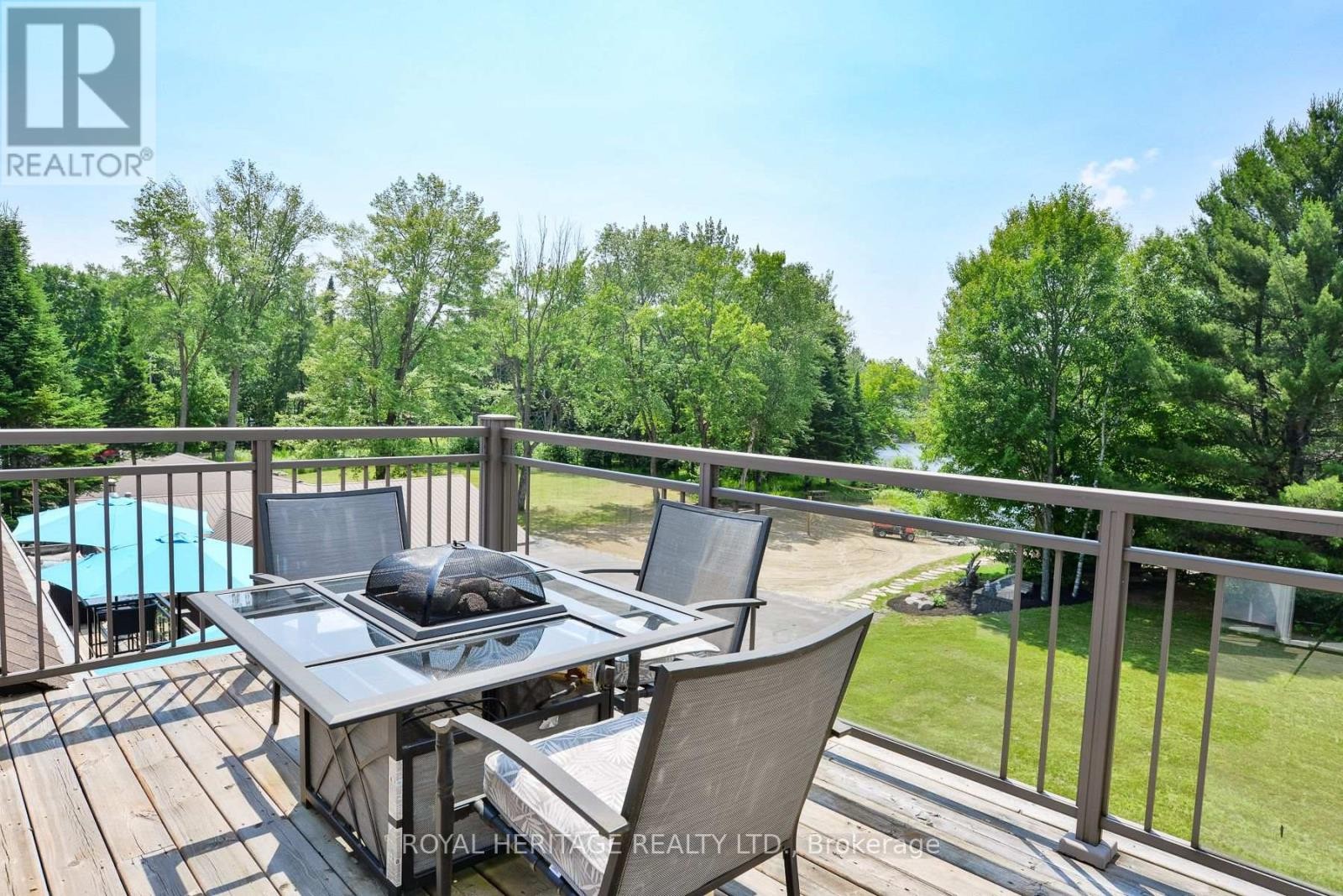 












120 HUTCHESON BEACH ROAD

,
Huntsville (Chaffey),




Ontario
P1H1N4

