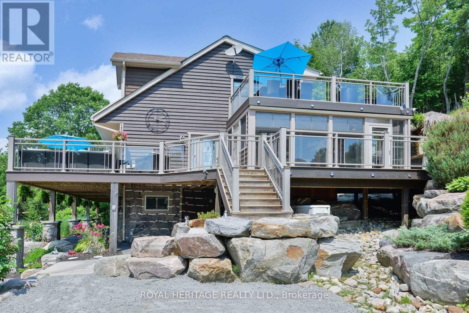 












120 HUTCHESON BEACH ROAD

,
Huntsville (Chaffey),




Ontario
P1H1N4

