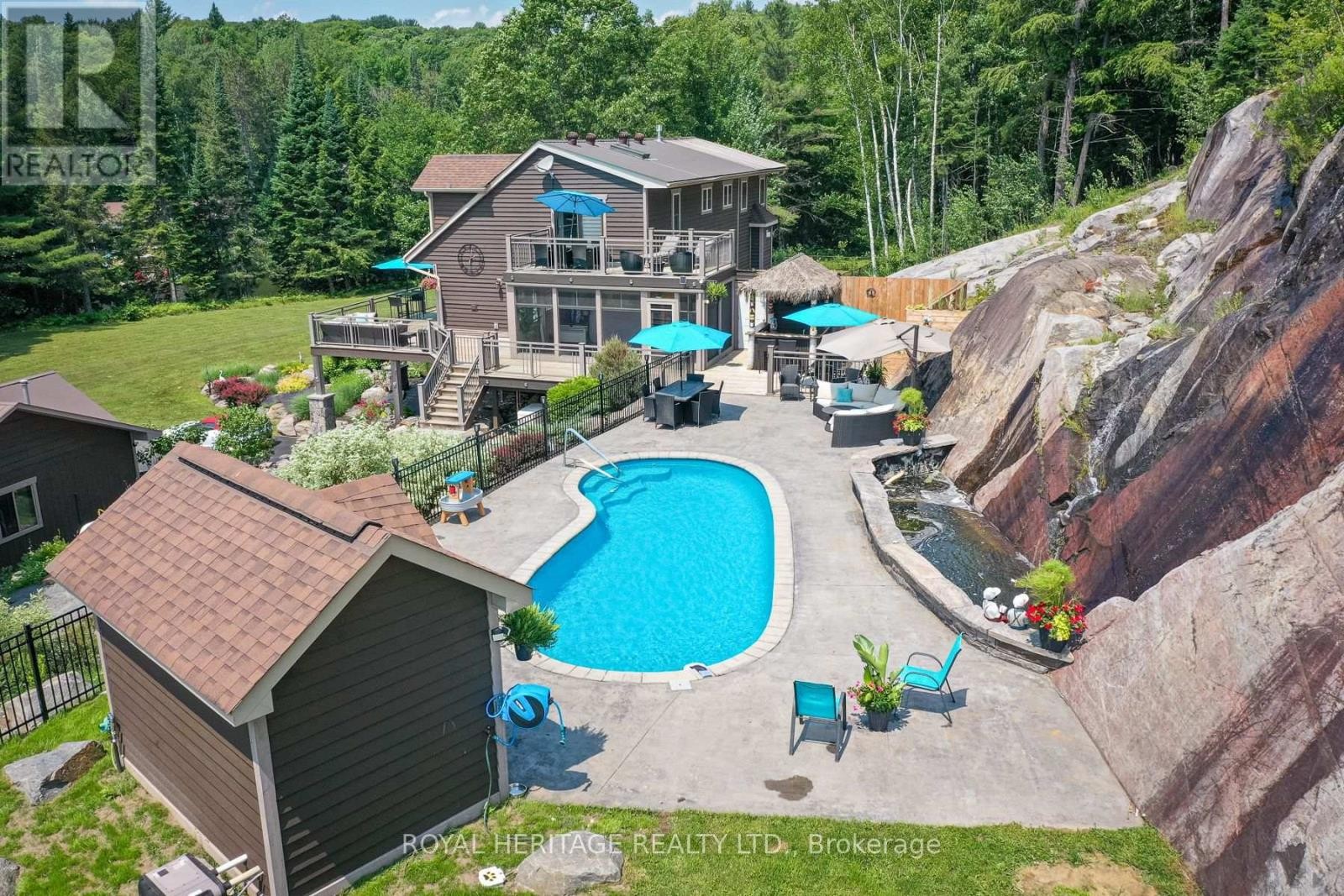 












120 HUTCHESON BEACH ROAD

,
Huntsville (Chaffey),




Ontario
P1H1N4


