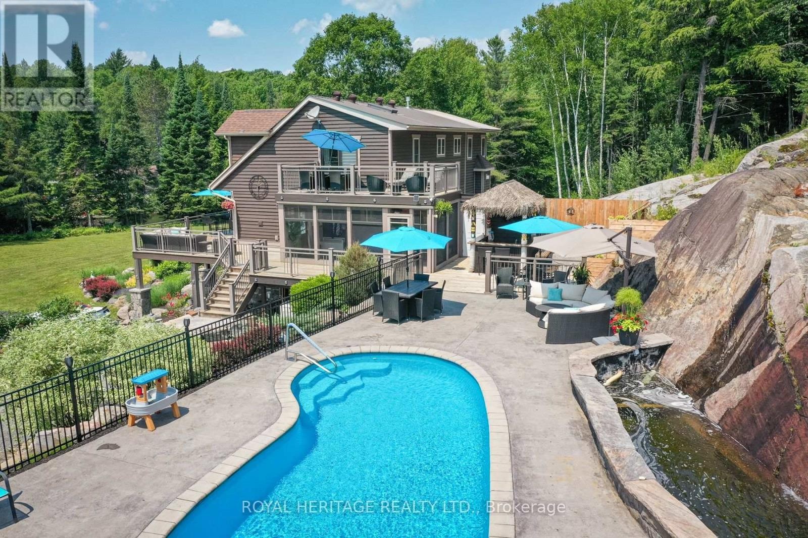 












120 HUTCHESON BEACH ROAD

,
Huntsville (Chaffey),




Ontario
P1H1N4

