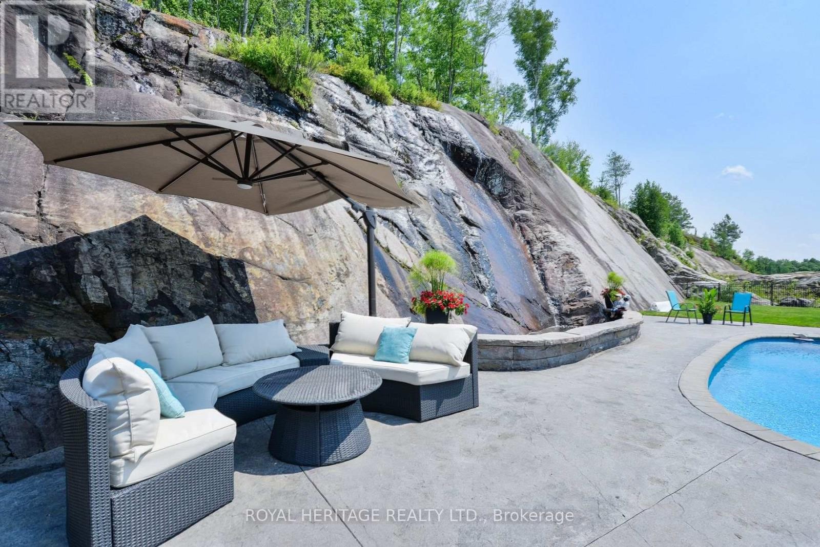 












120 HUTCHESON BEACH ROAD

,
Huntsville (Chaffey),




Ontario
P1H1N4


