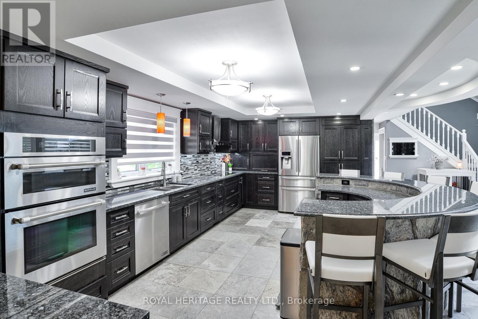 












120 HUTCHESON BEACH ROAD

,
Huntsville (Chaffey),




Ontario
P1H1N4

