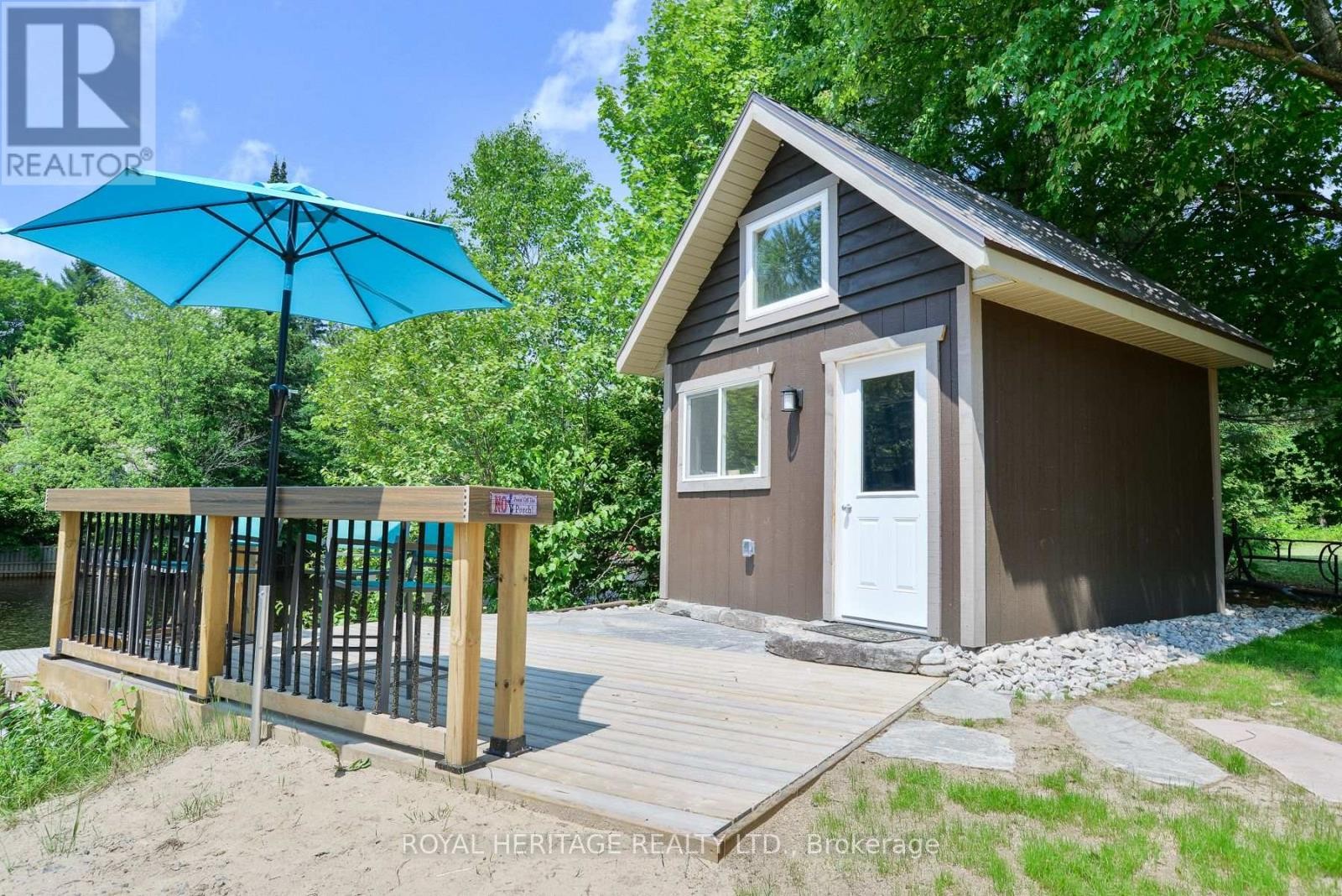 












120 HUTCHESON BEACH ROAD

,
Huntsville (Chaffey),




Ontario
P1H1N4

