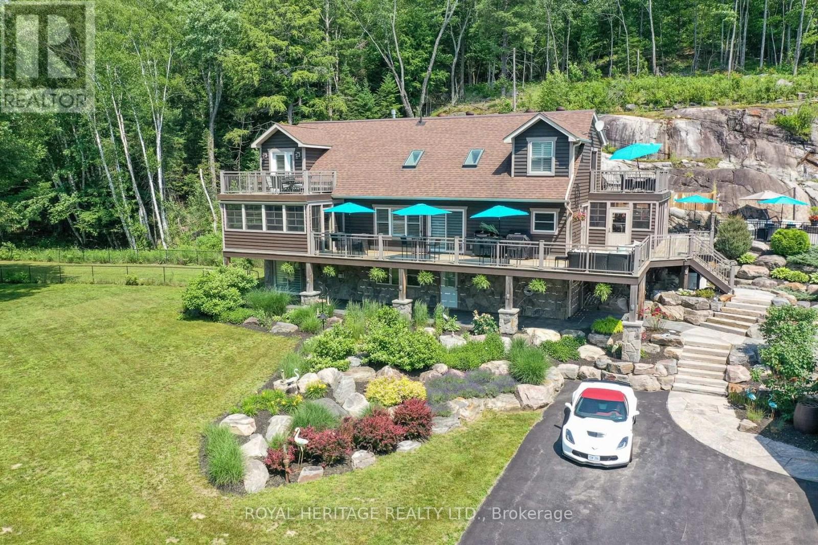 












120 HUTCHESON BEACH ROAD

,
Huntsville (Chaffey),




Ontario
P1H1N4

