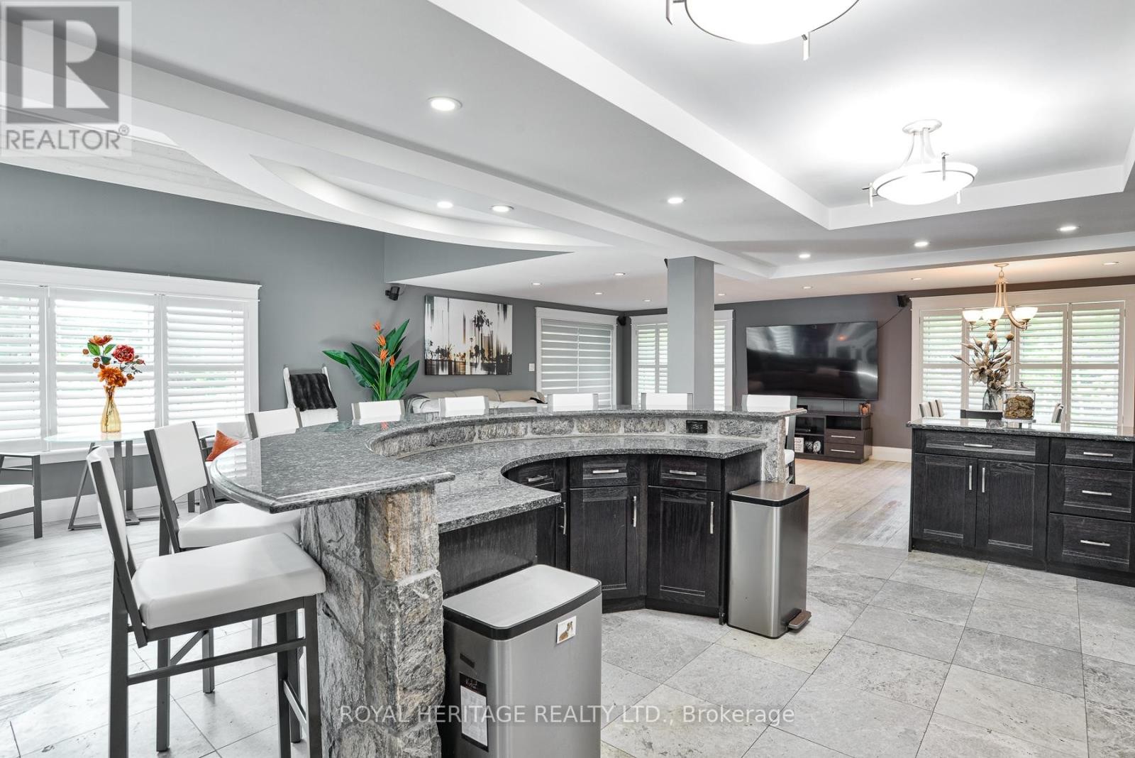 












120 HUTCHESON BEACH ROAD

,
Huntsville (Chaffey),




Ontario
P1H1N4

