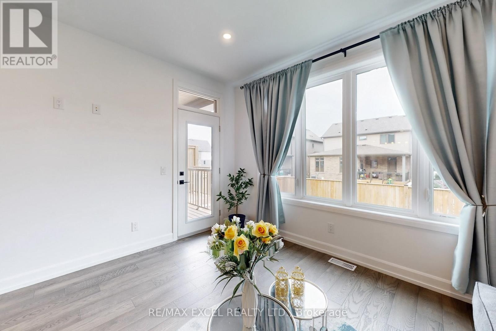 












3924 MITCHELL CRESCENT

,
Fort Erie (Black Creek),




Ontario
L0S1S0

