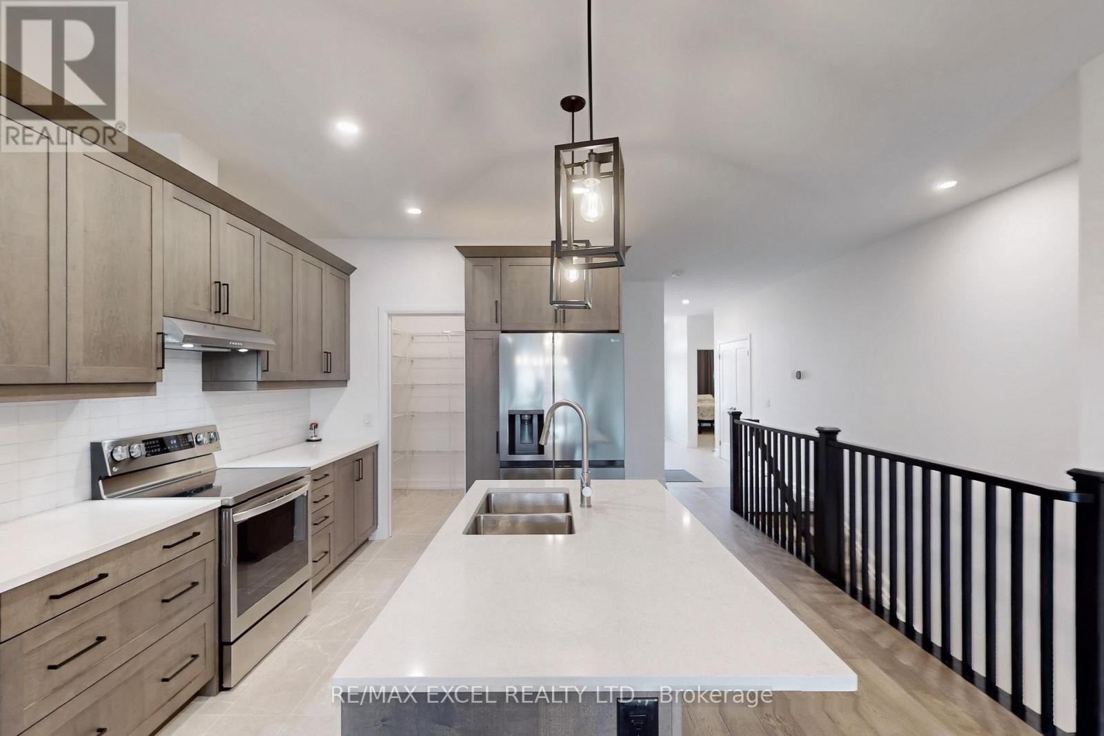 












3924 MITCHELL CRESCENT

,
Fort Erie (Black Creek),




Ontario
L0S1S0

