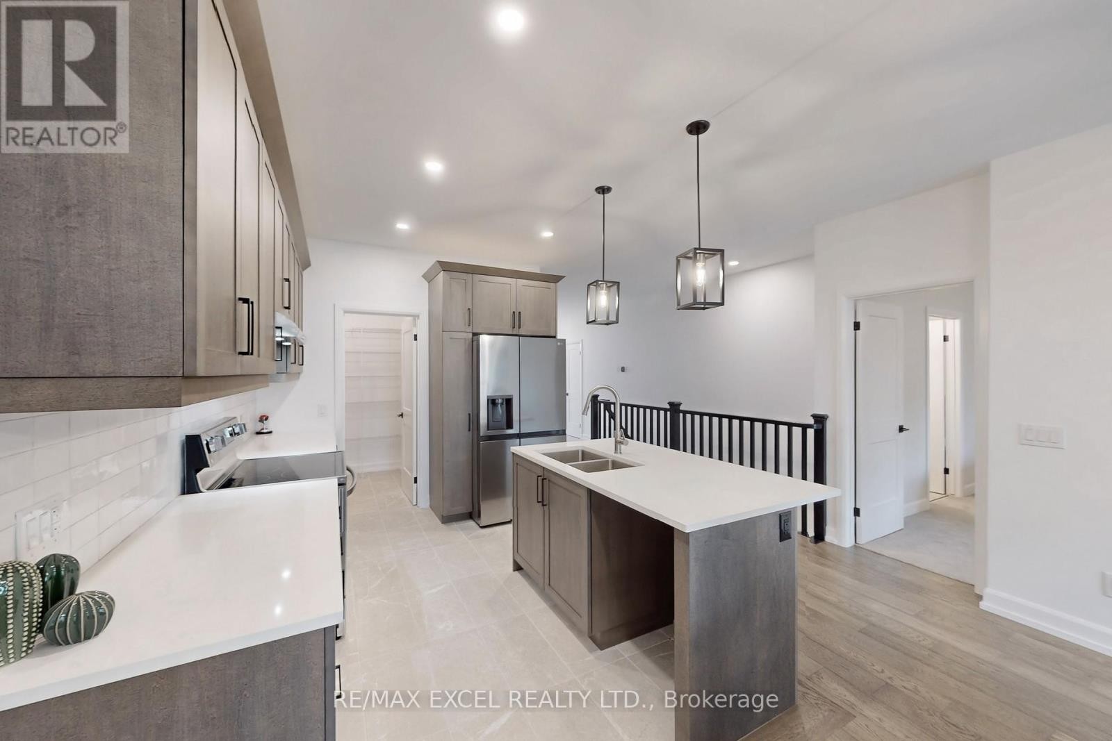 












3924 MITCHELL CRESCENT

,
Fort Erie (Black Creek),




Ontario
L0S1S0

