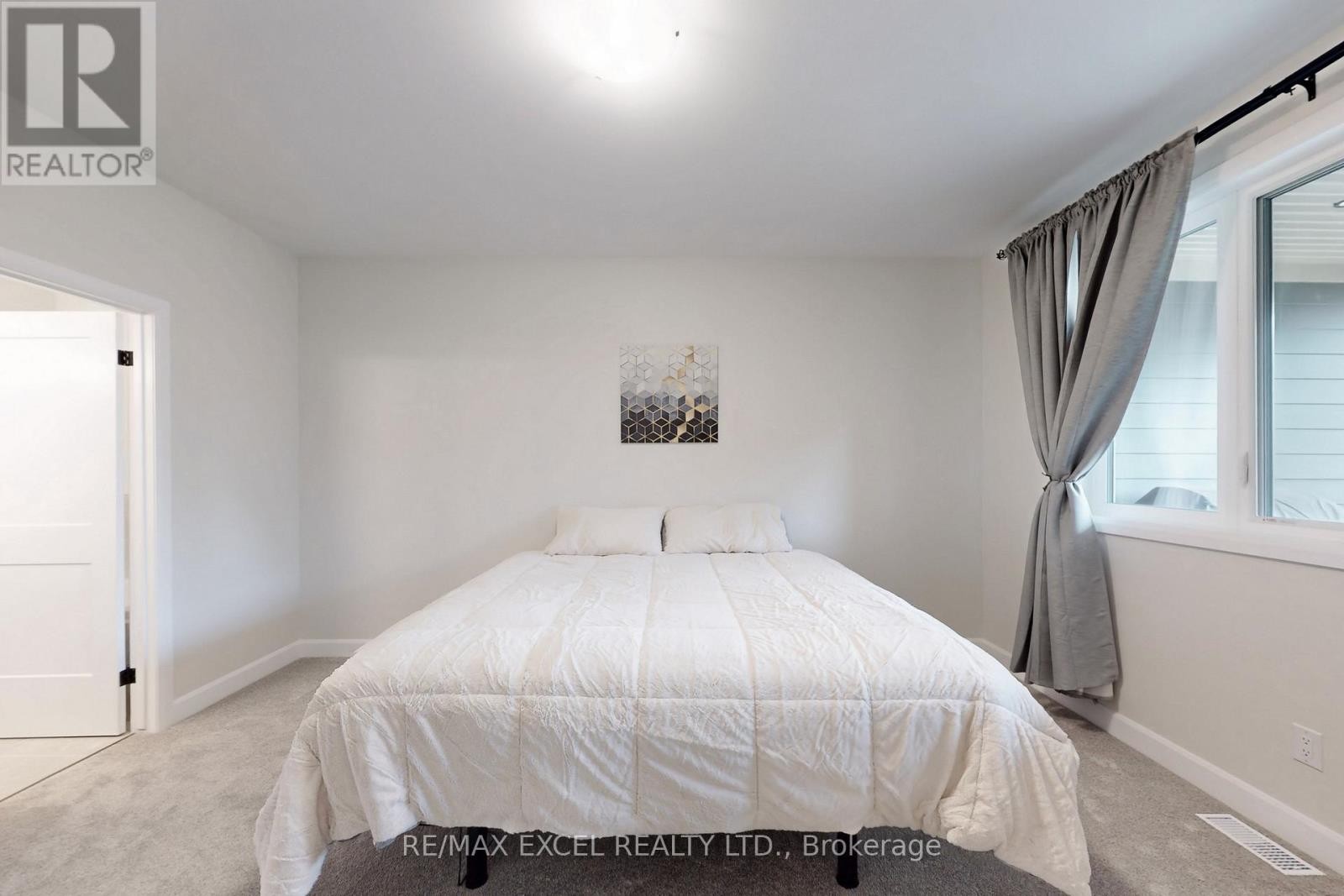 












3924 MITCHELL CRESCENT

,
Fort Erie (Black Creek),




Ontario
L0S1S0

