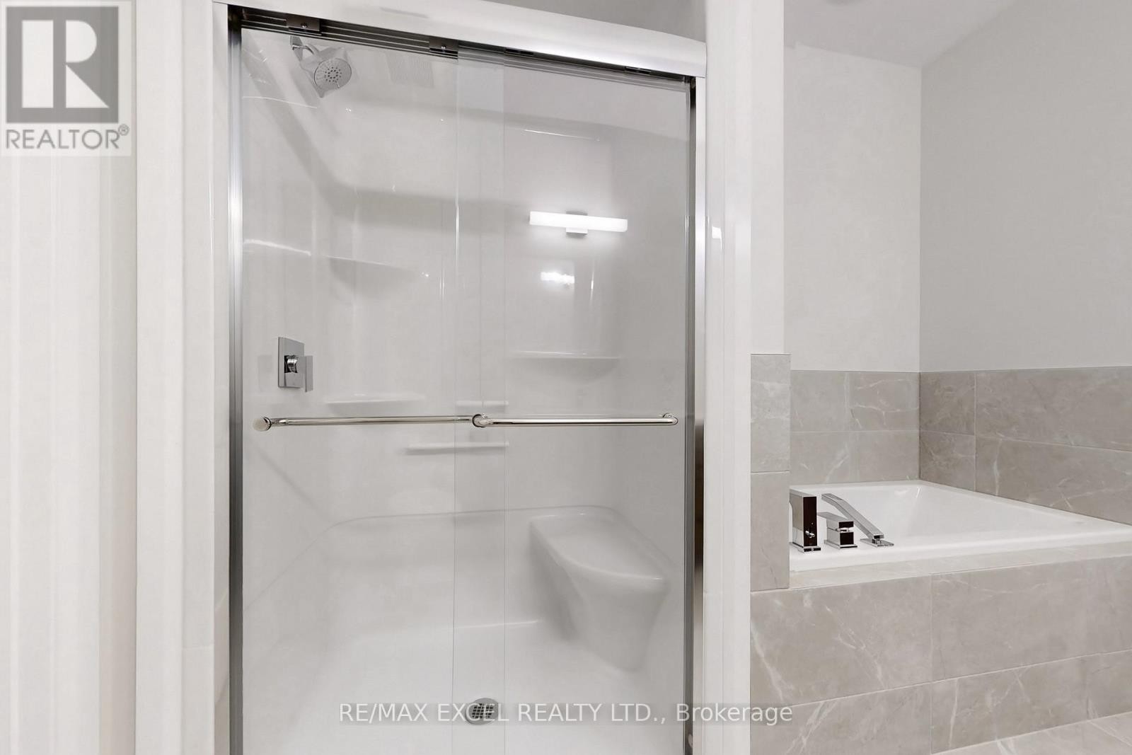 












3924 MITCHELL CRESCENT

,
Fort Erie (Black Creek),




Ontario
L0S1S0

