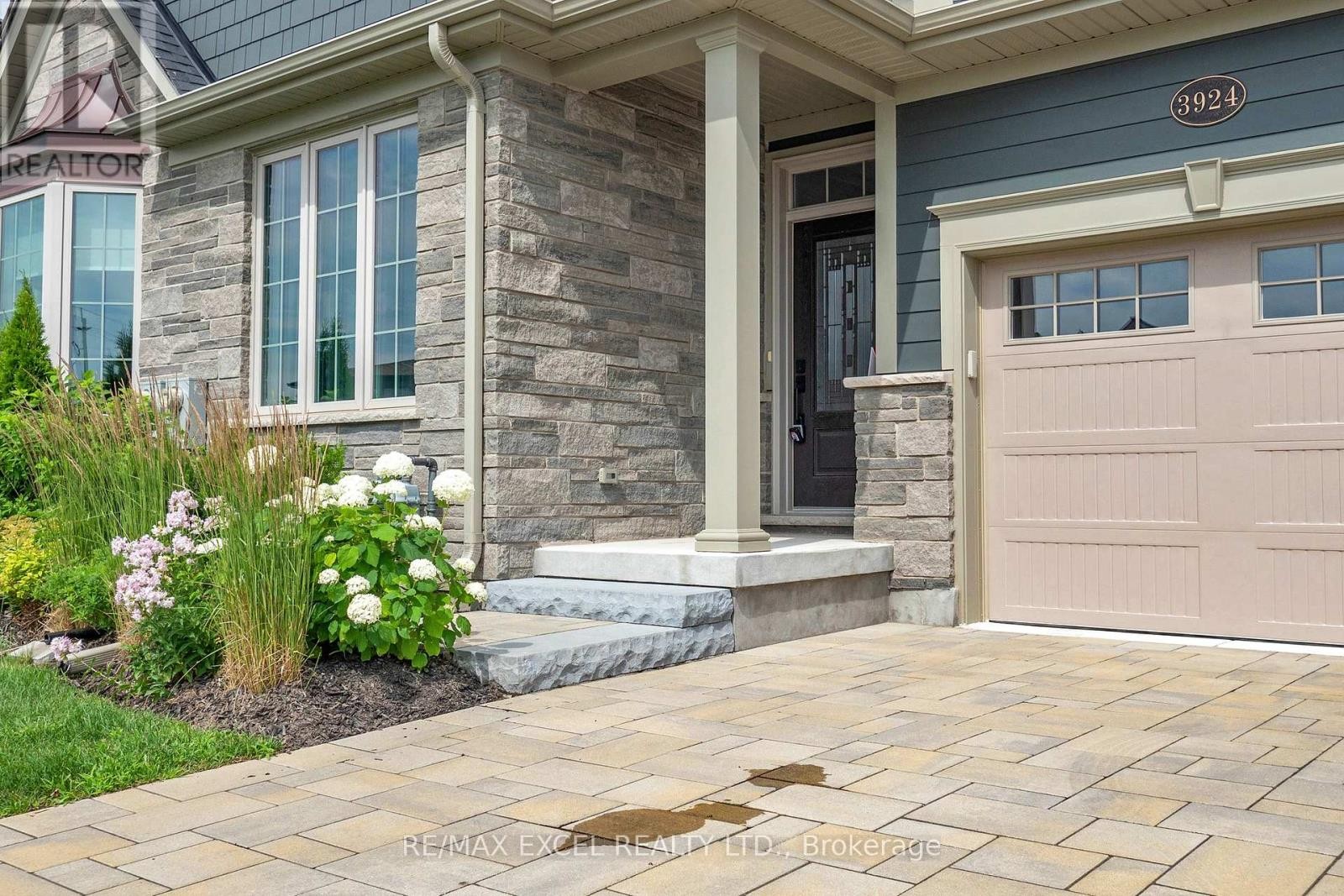 












3924 MITCHELL CRESCENT

,
Fort Erie (Black Creek),




Ontario
L0S1S0


