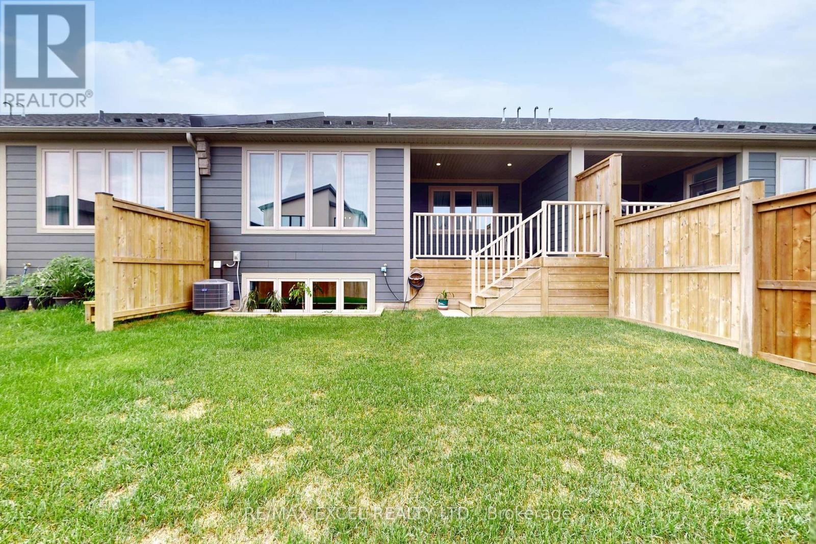 












3924 MITCHELL CRESCENT

,
Fort Erie (Black Creek),




Ontario
L0S1S0

