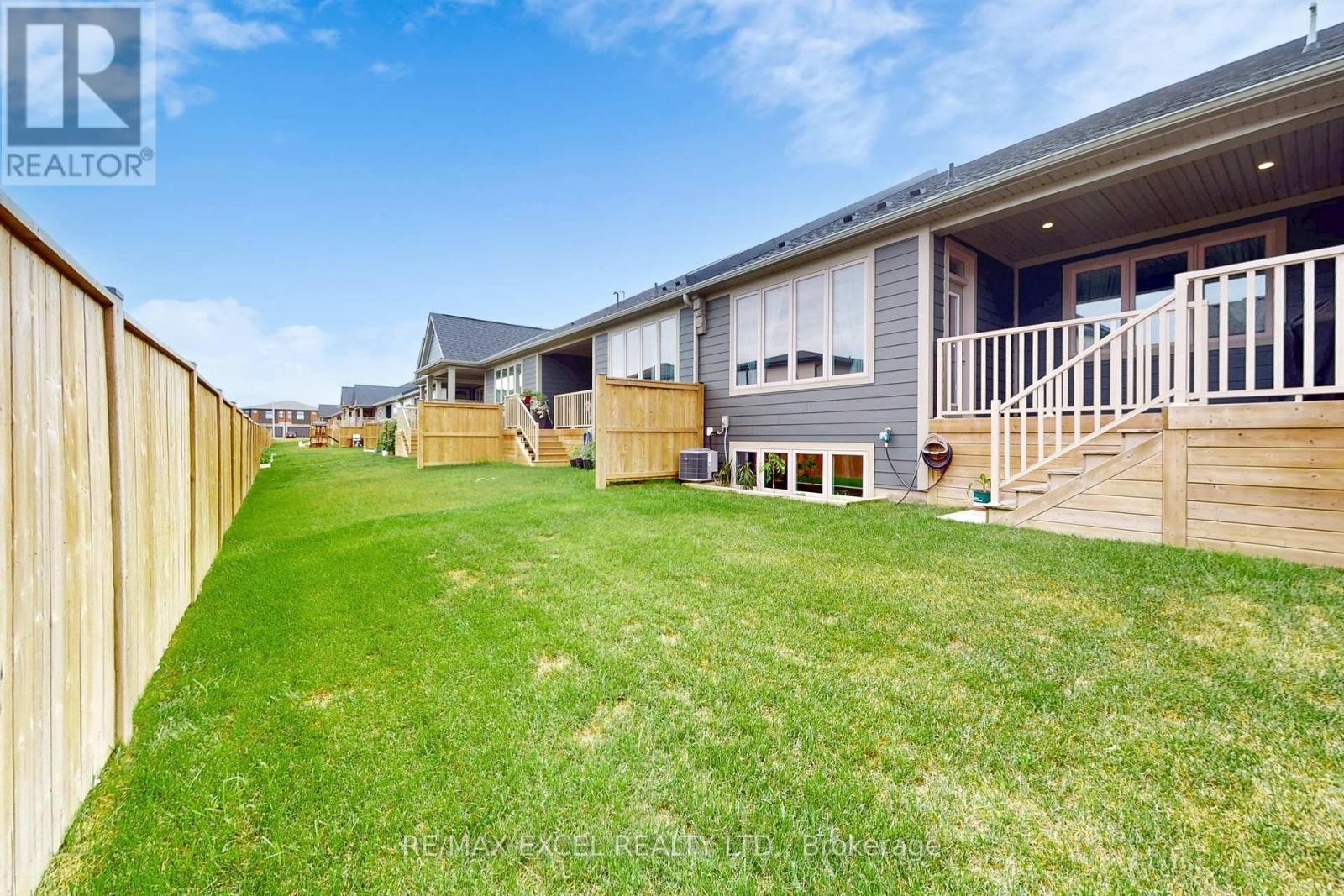 












3924 MITCHELL CRESCENT

,
Fort Erie (Black Creek),




Ontario
L0S1S0

