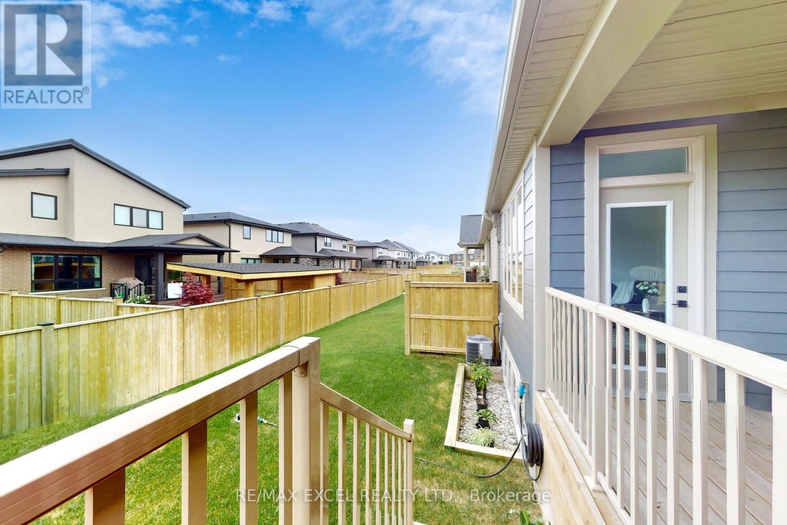 












3924 MITCHELL CRESCENT

,
Fort Erie (Black Creek),




Ontario
L0S1S0

