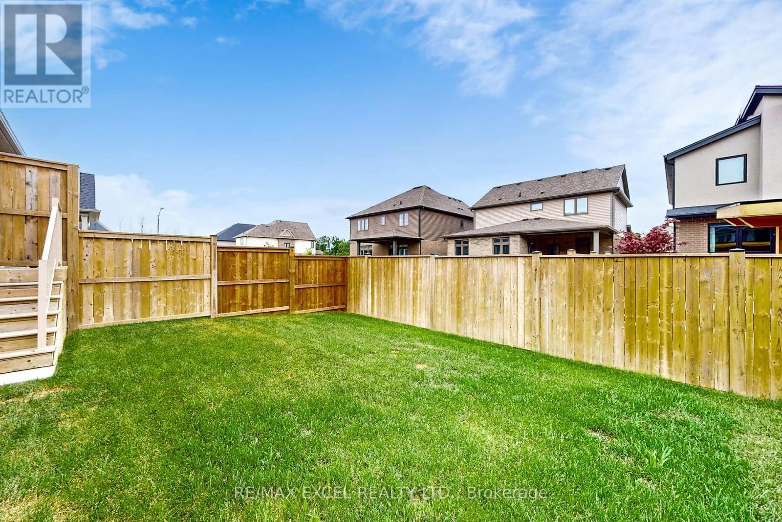 












3924 MITCHELL CRESCENT

,
Fort Erie (Black Creek),




Ontario
L0S1S0

