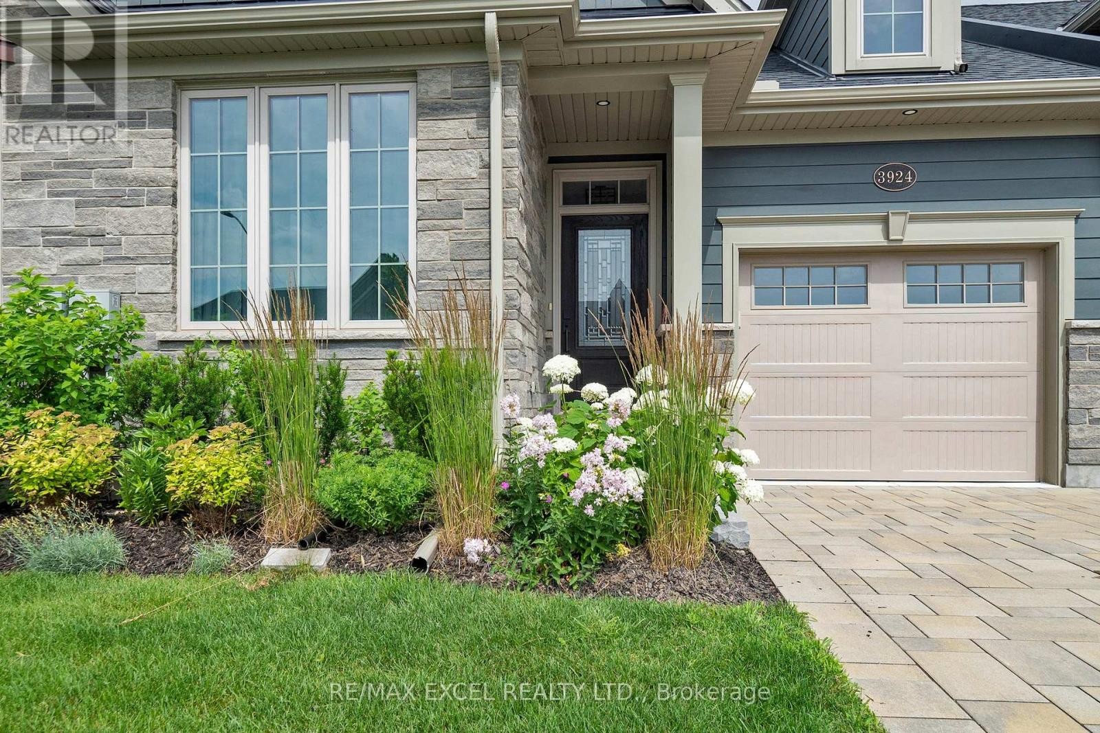 












3924 MITCHELL CRESCENT

,
Fort Erie (Black Creek),




Ontario
L0S1S0

