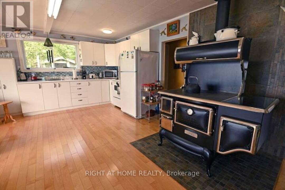 












WC21 HARDWOOD ISLAND EAST

,
West Nipissing (Verner),




Ontario
P2B2M9

